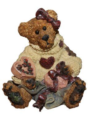 Boyds Bears Friend Bailey Hearts Desire Figurine #2272 Valentines Day Chocolates